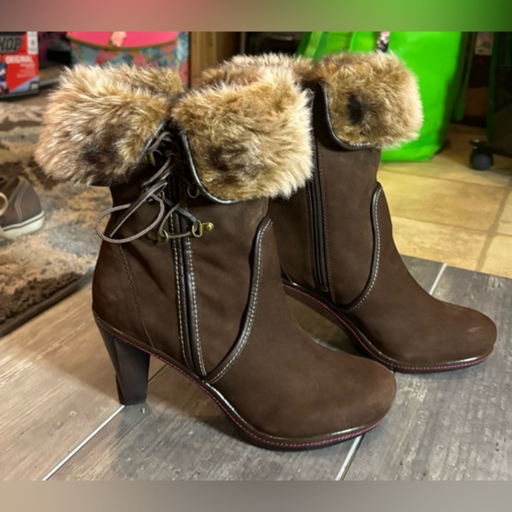 Jambu Fur Trim Heel Boots
Brown Suede Dress Boots
Sz. 8
Like New